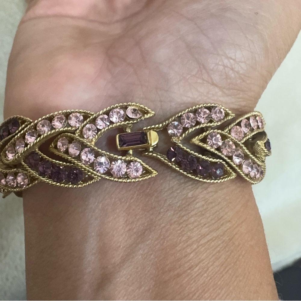 Vintage Crown Trifari Gold tone Pink Purple Rhinestone Bracelet 7” Signed - Picture 7 of 9